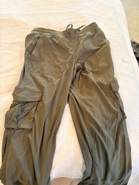 Lululemon Dance Studio Relaxed-Fit Mid-Rise Cargo Pant Army Green Size L
